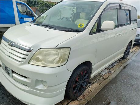 2002 Toyota Noah