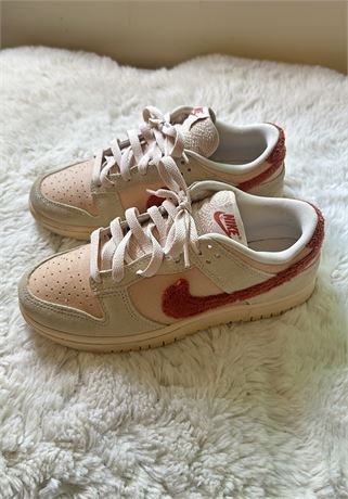 Nike Dunk Low women’s trainers