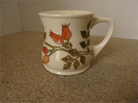 VINTAGE MOORCROFT MUG ROSE HIP PATTERN