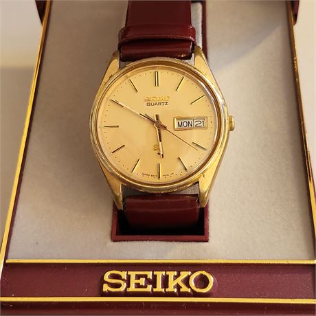 Vintage Seiko 8223-8010 gents gold-plated wristwatch quartz movement Day/Date