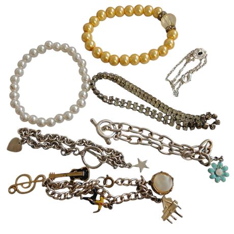 VINTAGE LOT OF COSTUME JEWELLERY EIGHT X BRACELETS PEARL CHARMS RHINESTONE GC